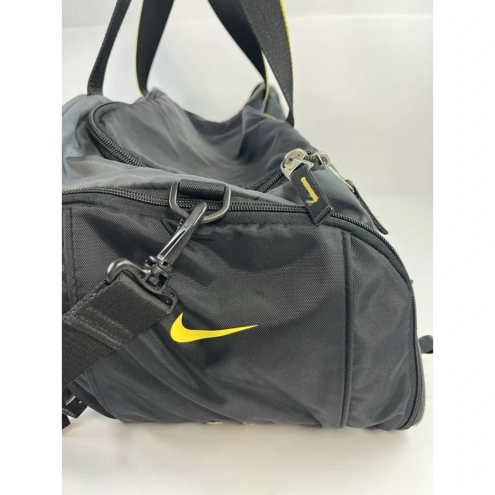 NIKE LIVESTRONG Black Charcoal Armstrong Nylon Duffel Bag 21 x 9 x 9 RARE